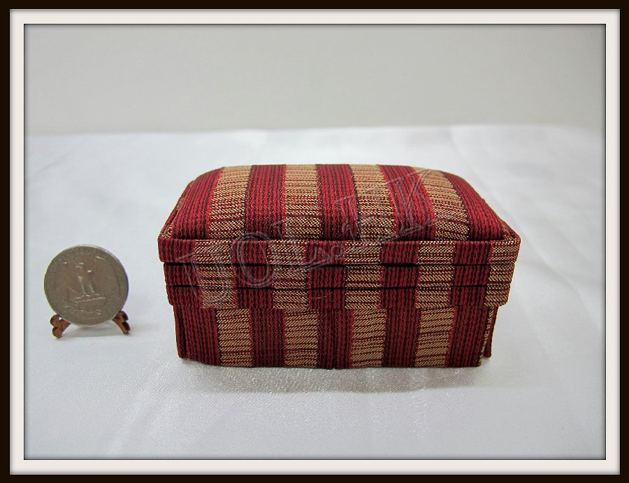 1:12 Scale Of Doll House Fabric Trunk/ottoman