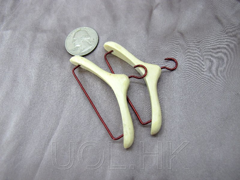 1:6 Scale Wood Coat Hangers(2 pieces) For Barbie/Fashion royalty