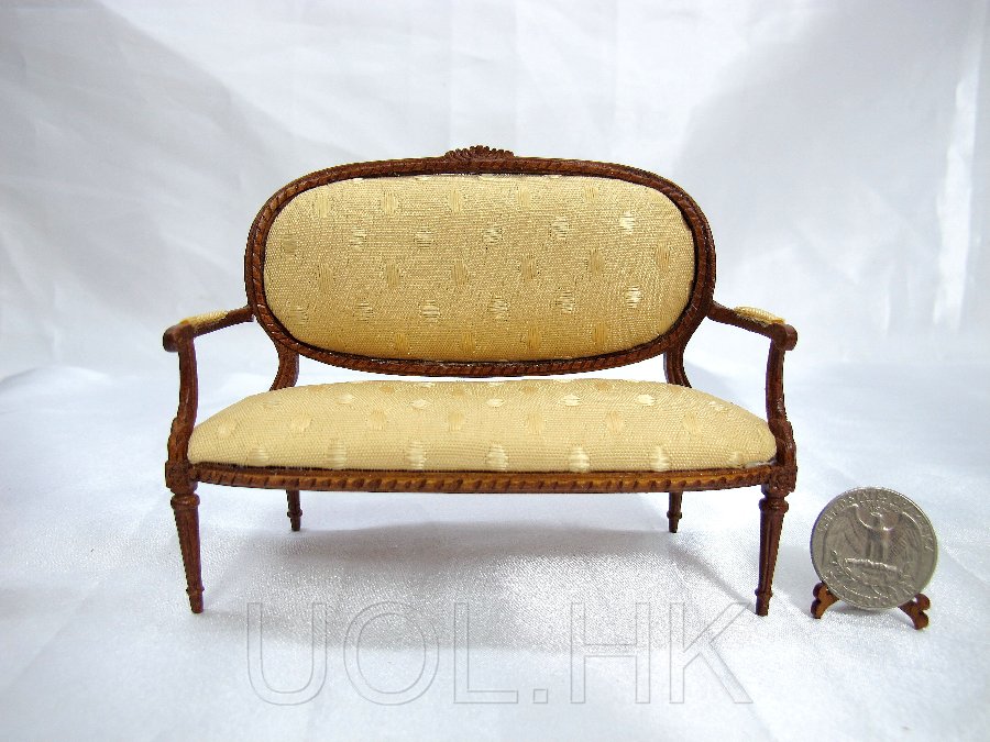 1:12 Scale Of Doll Hose Francoise Couch